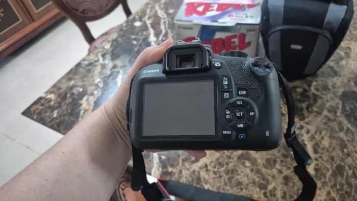 Camera Canon T5 Rebel