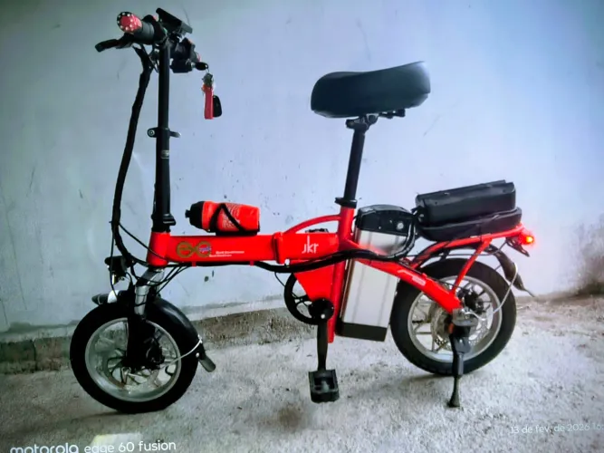 Bicicleta dobrável, prática e fácil de guardar em qualquer lugar ou levar no carro.