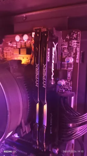 Memória ram hyperx DDR 4 8 de ram cada uma, as duas por 750,00 reais