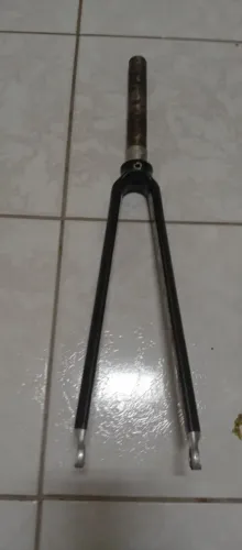 Garfo em carbono