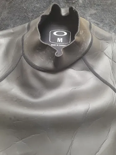 Colete neoprene borracha OAKLEY M surf/natação 