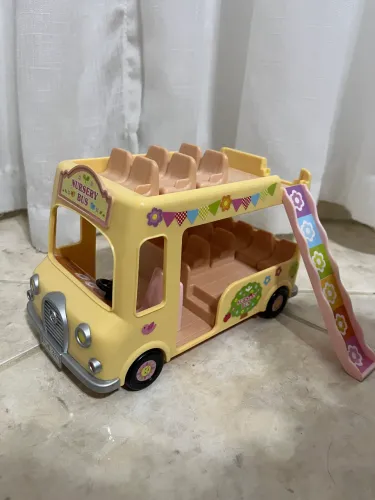 Sylvanian Families - Van escolar infantil