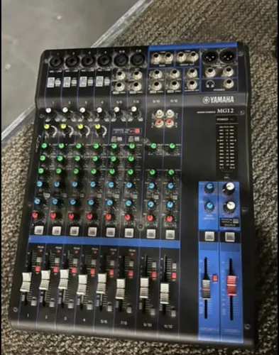 Mesa de som Yamaha Mg12