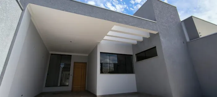 Casa à Venda com 3 quartos, 1 suíte, 150m² por R$ 510.000 - JD. MONTE REI