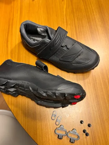 sapatilha shimano me100 preta 37