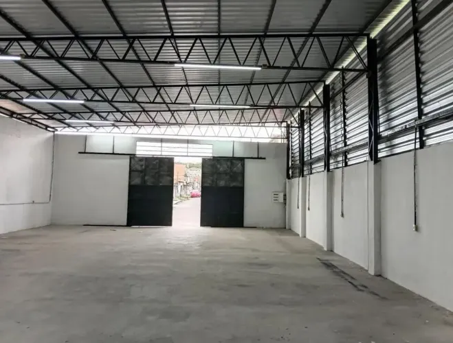 GALPÃO PARA LOCAÇÃO 375m² em Tarumã- Manaus.