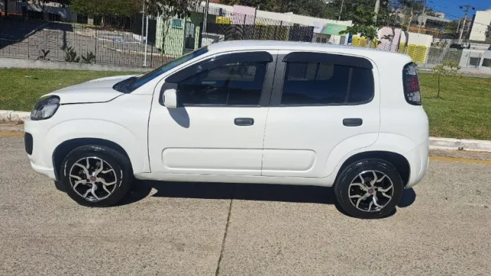 Fiat Uno Attractive 1.0 EVO Fire Flex 8V 5P 2021