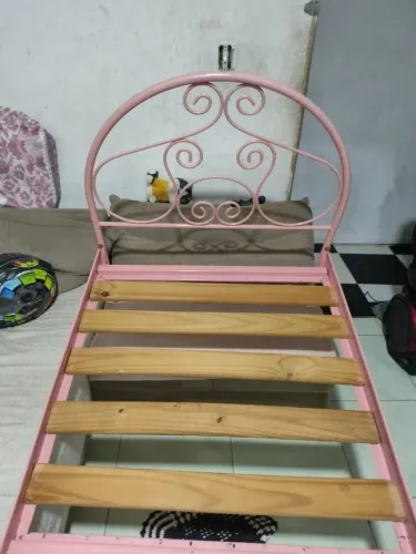 Troco por mini cama, mesa,cômoda, mesa para pc