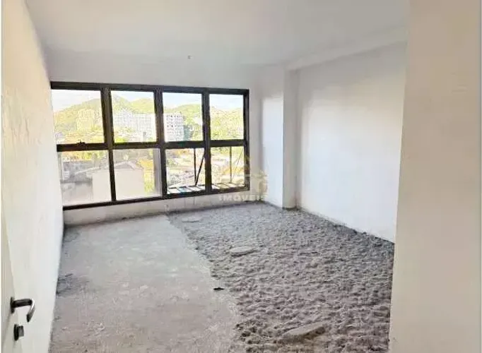 Sala Comercial com garagem (no osso, como a construtora entregou) Centro - Niterói - RJ