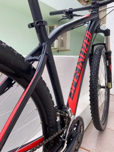 Bicicleta Specialized Rockhopper aro 29 | Shimano Alivio | Freios Hidráulicos