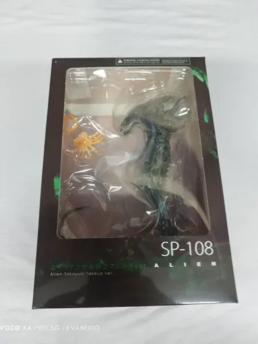 Boneco alien 