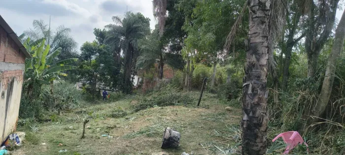 Vende-se terreno em Queimados.
