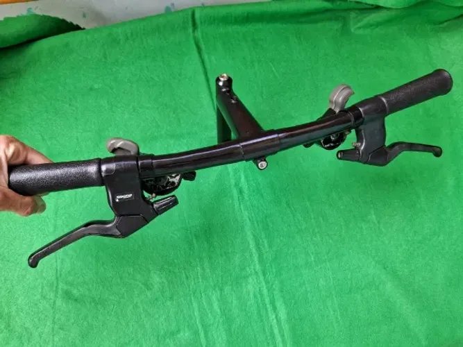Cockpit Shimano 200GS (Mesa, Guidão, Manetes de Freios, Trocadores, Punhos)
