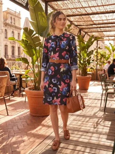 Vestido Floral e Preto