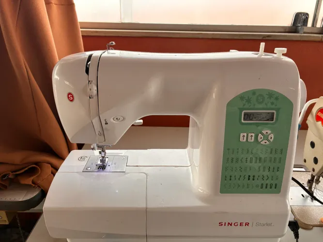 Máquina de Costura Singer Starlet 