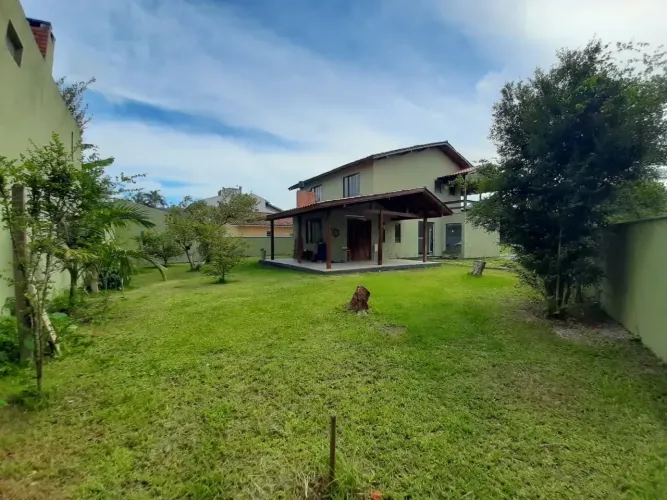Ótima casa no Santa Mônica!