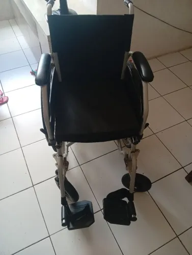 Vendo cadeira de Rodas