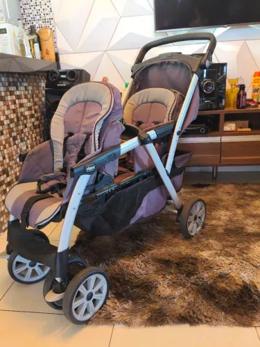 Carrinho Duplo de Bebê e Bebê conforto 