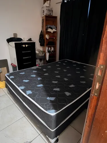 Cama de casal e cômoda, escrivaninha, fogão / desapegos