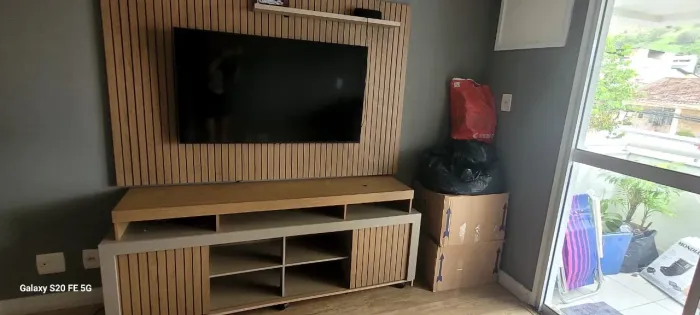 Vendo um painel com reck completo excelente estado, motivo da venda mudança