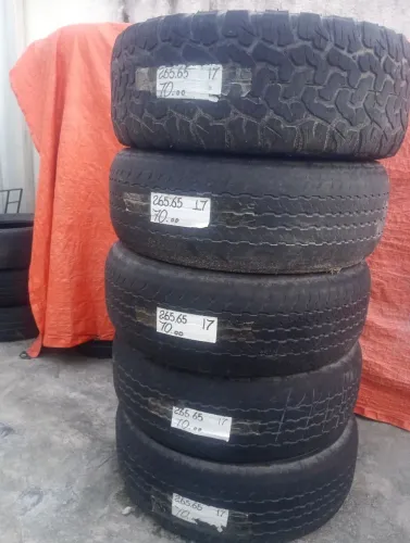 Pneus semi-novos R17. 265/65 R17.