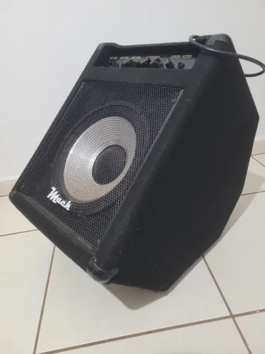 Cubo de contrabaixo Mackintec Demolitor 100W