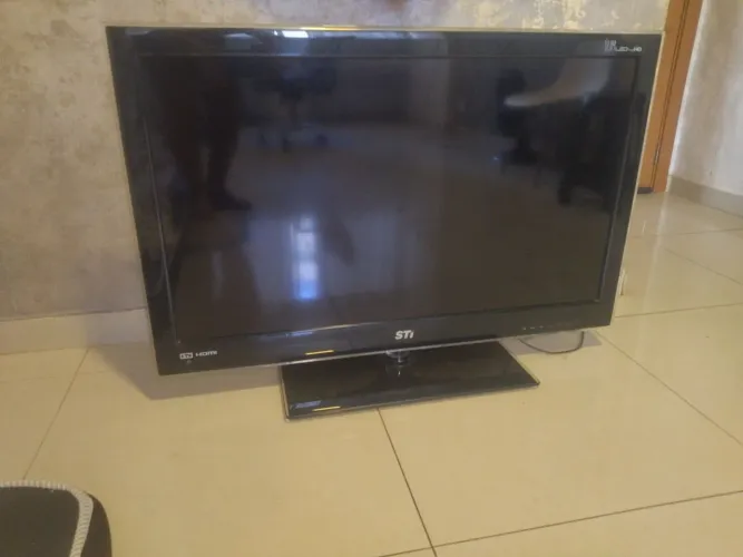 TV Led STI 40 polegadas, demora para ligar 