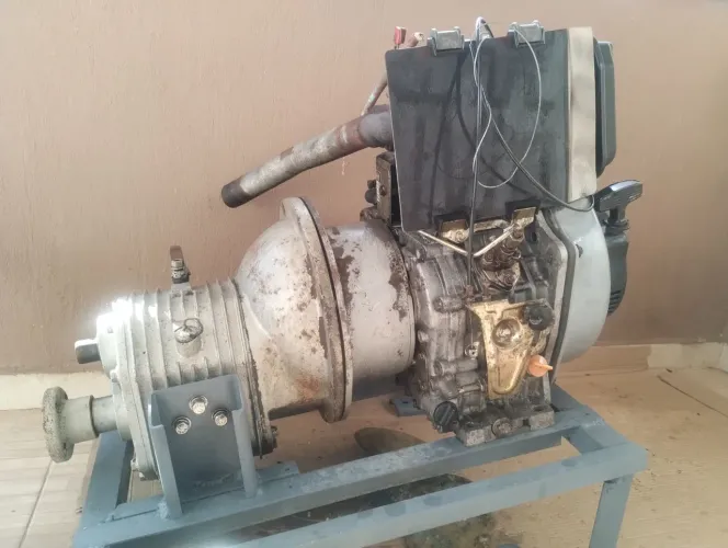 Conjunto Marítimo motor e reversor