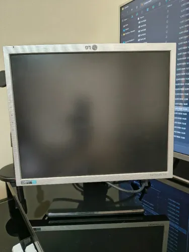 Monitor LG Flatron 17" (Tela Quadrada) c/ Base Adaptada- Funcionando