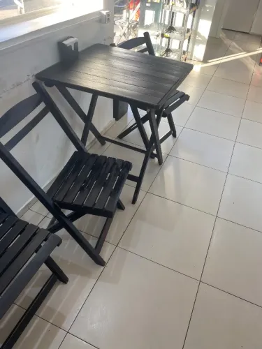 Vendo mesa de madeira dobrável.conato *73