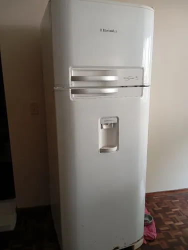 Geladeira com dificuldade para gelar