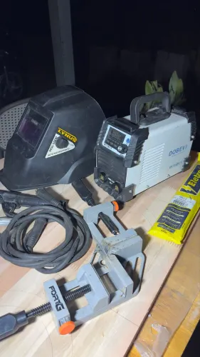 Máquina de solda inversora Dobevi 200A bivolt + máscara