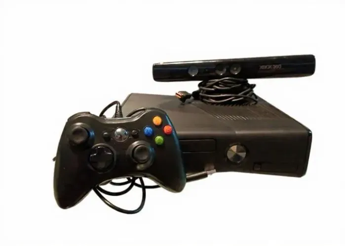Xbox 360 Slim 4GB + Kinect + Controle com Fio - Bom Estado