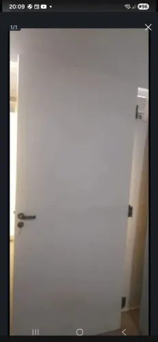 Porta Sólida de 92 cm com as Dobradiças e Fechadura