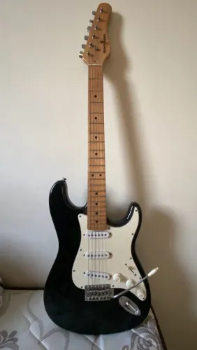 Guitarra Behringer + Blackbox M-Vave