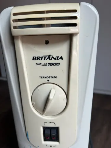 Aquecedor a óleo Britania 1500 127 V