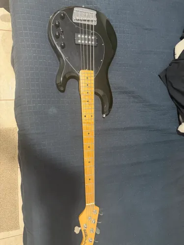 BAIXO Music Man stingray 5