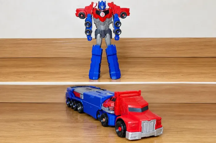 Optimus Prime da linha Transformers Titan Changers da Hasbro.