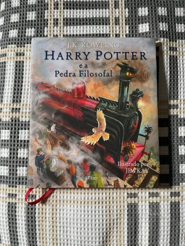 Livro - Harry Potter e a Pedra Filosofal Ilustrado
