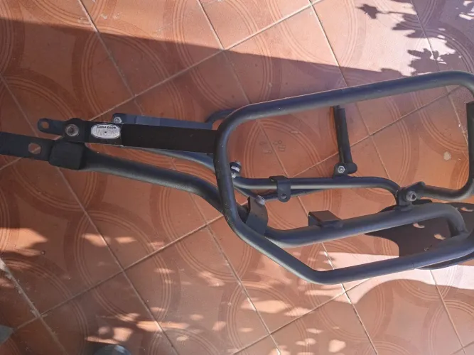 Suporte para bau, protetor de corrente , quebra sol