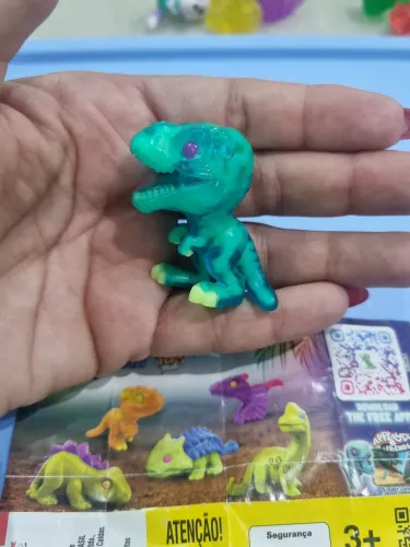 Dinossauro brilha no escuro Kinder Joy