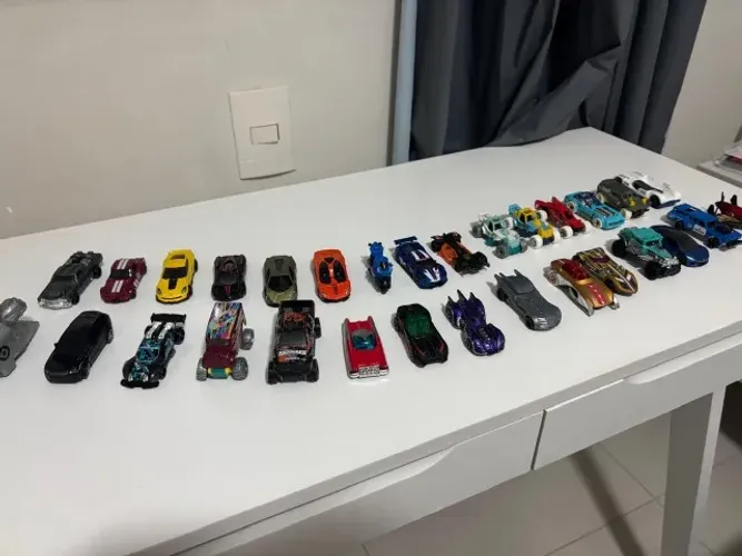 30 unidades de Hot Wheels