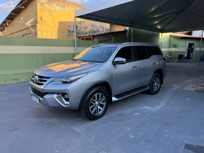 Toyota Hilux SW4 SRX 4X4 2.8 TDI 16V Dies. Aut. 2019