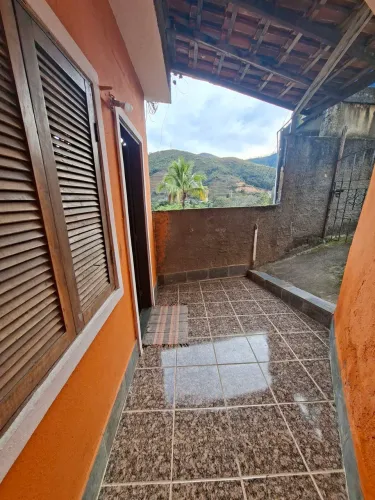 Em Itaipava, alugo quarto privado a 5 km do centro da cidade
