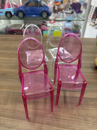 Lote 4 cadeiras acrílico barbie