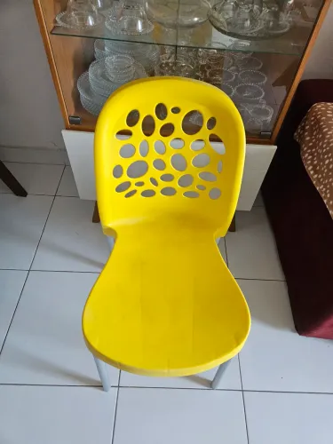 Cadeiras amarela 