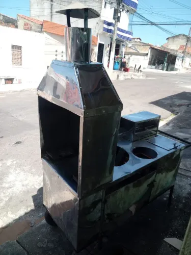 Vende -se carrinho de espetinho