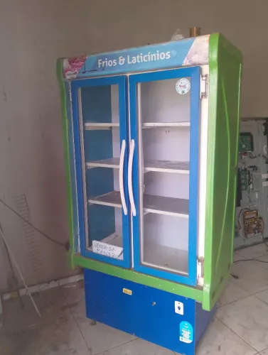 Freezer vertical termisa , congelador