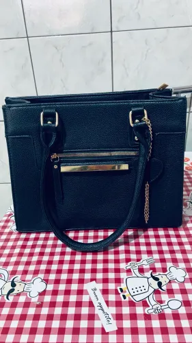 Bolsa Feminina Chique Estruturada com Alça Dupla e Zíper Dourado