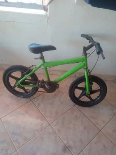 Bicicleta aro 16, só pegar e andar.
